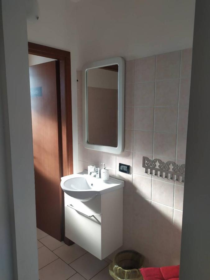 La Quiete Hotel Senna Comasco ภายนอก รูปภาพ
