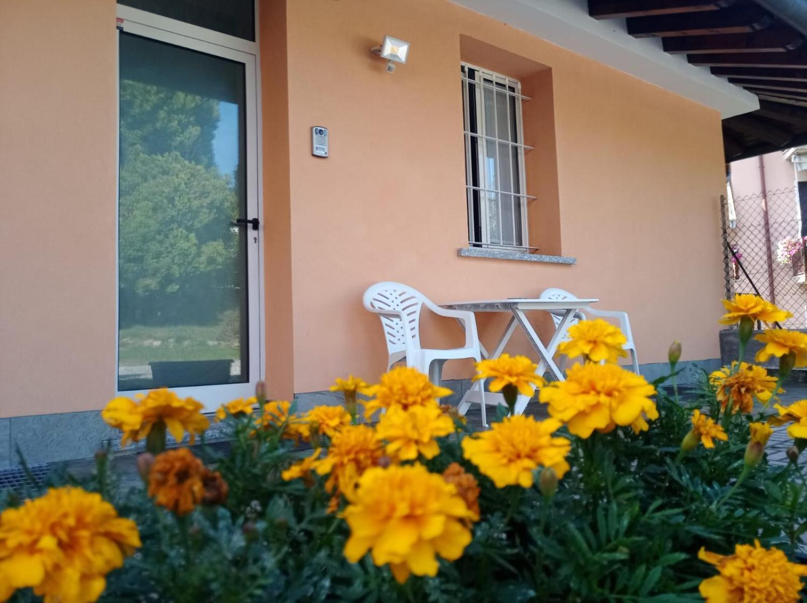 La Quiete Hotel Senna Comasco ภายนอก รูปภาพ